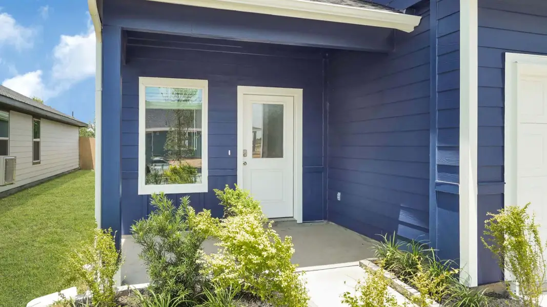 Exterior details and patio area of a home in Holly Ridge, Rosenberg (Image 18).
