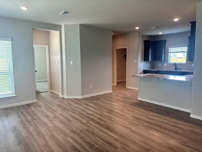 Spacious, unfurnished interior of a new home in , Iowa Colony (Image 12).