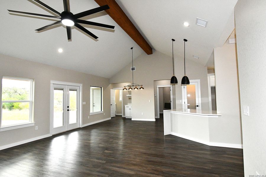 Spacious, unfurnished interior of a new home in , Von Ormy (Image 15).