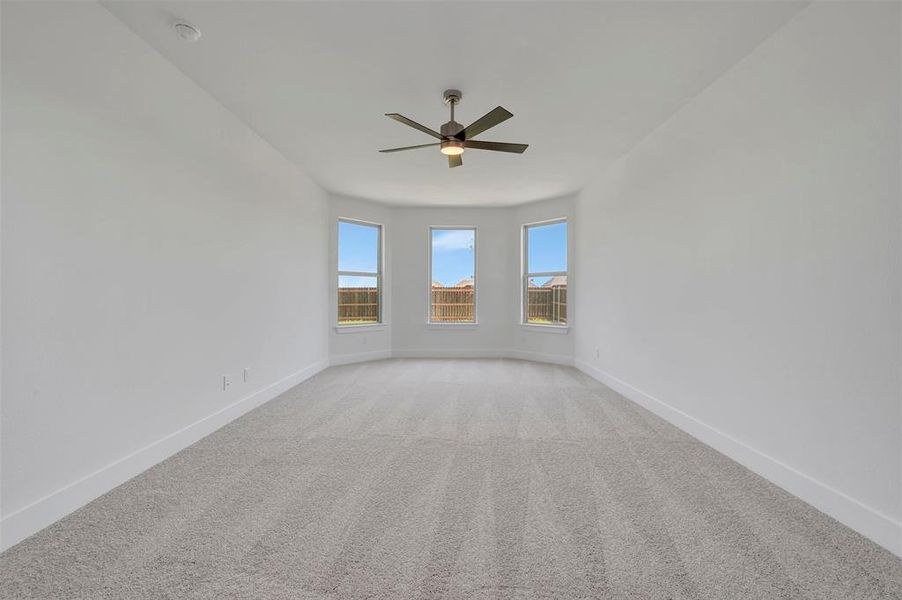 Spacious, unfurnished interior of a new home in Chaparral Park, Oak Point (Image 20).