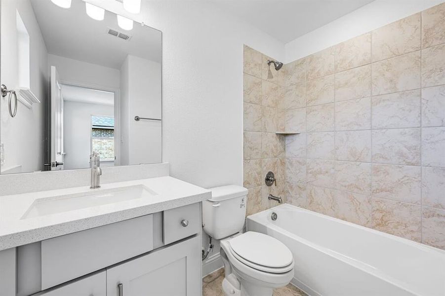 Furnished interior view inside a new home in Stoneridge, Melissa (Image 12).