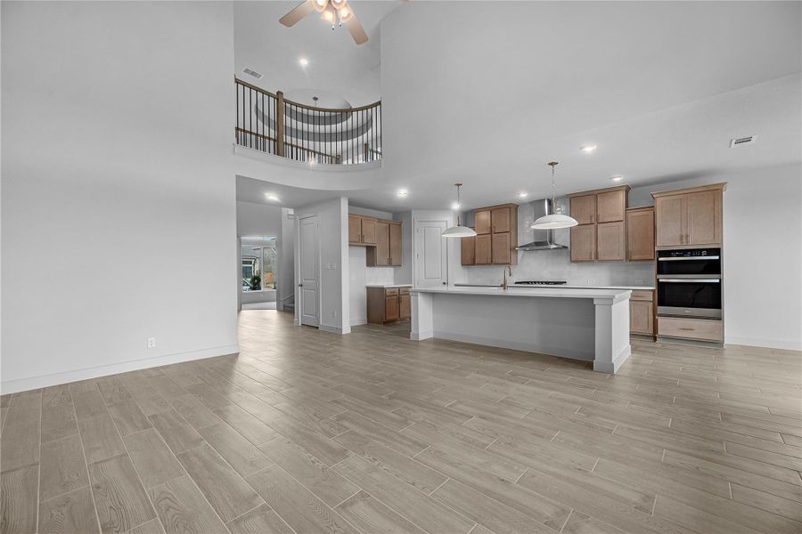 Representative image. Features, selections and colors may vary.