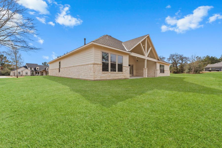 Exterior details and patio area of a home in Chapel Bend, Montgomery (Image 19).