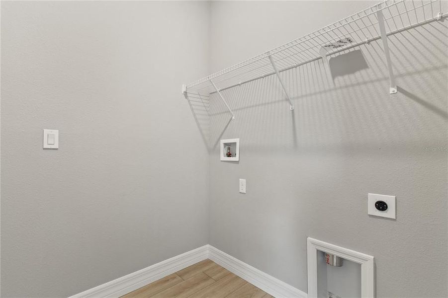 Spacious, unfurnished interior of a new home in , Apopka (Image 9).