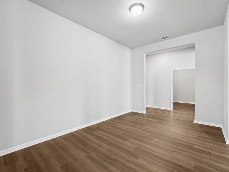 Spacious, unfurnished interior of a new home in Big Sky Ranch - Executive Collection, Dripping Springs (Image 10).