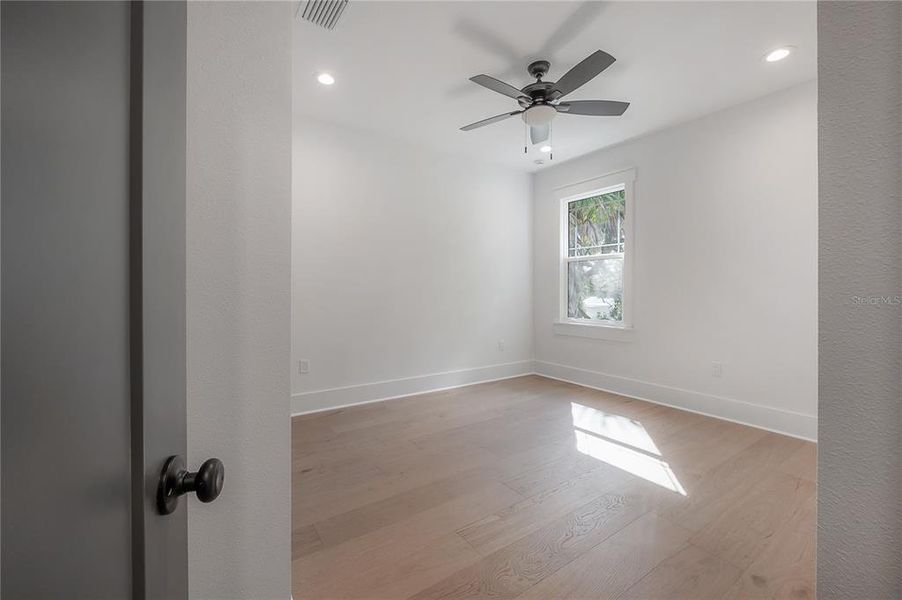 Spacious, unfurnished interior of a new home in , Tampa (Image 22).