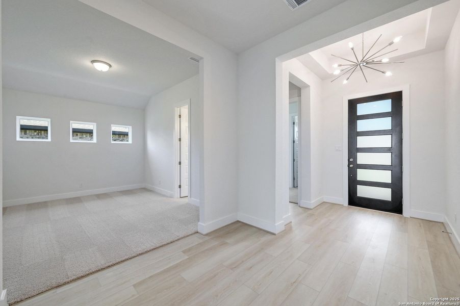Spacious, unfurnished interior of a new home in The Grove at Vintage Oaks, New Braunfels (Image 12).