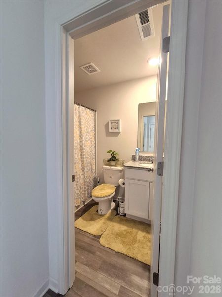 Main level Bathroom 1