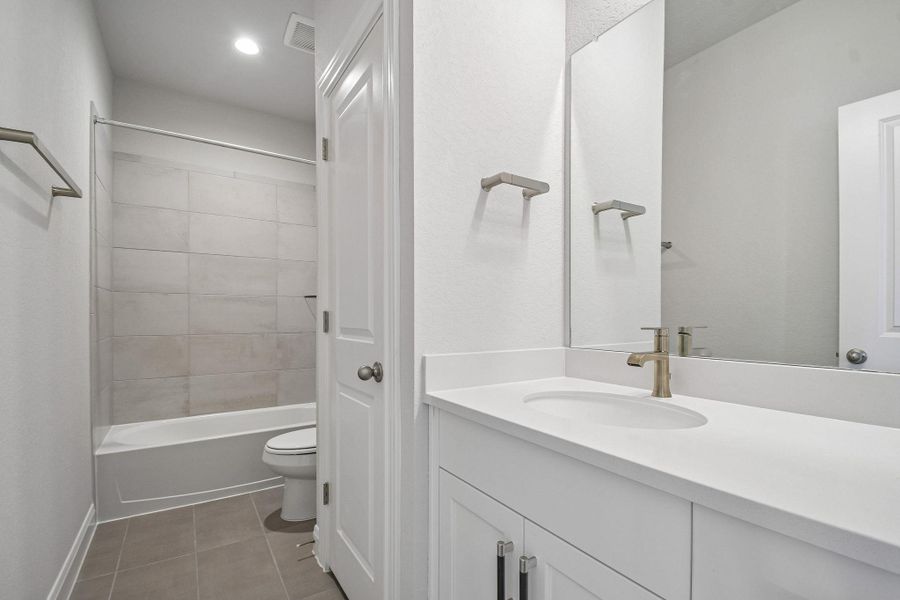 Furnished interior view inside a new home in 6 Creeks, Kyle (Image 7).