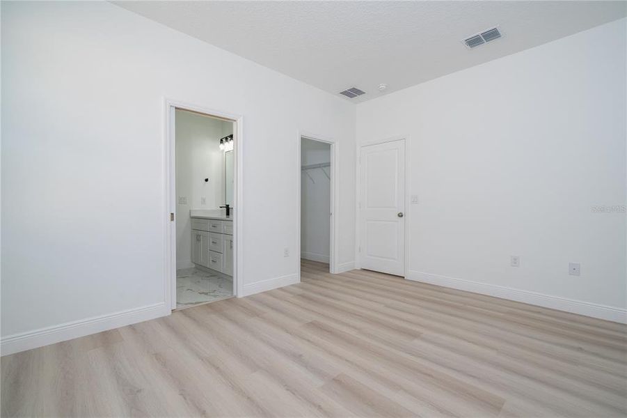 Spacious, unfurnished interior of a new home in , Haines City (Image 44).