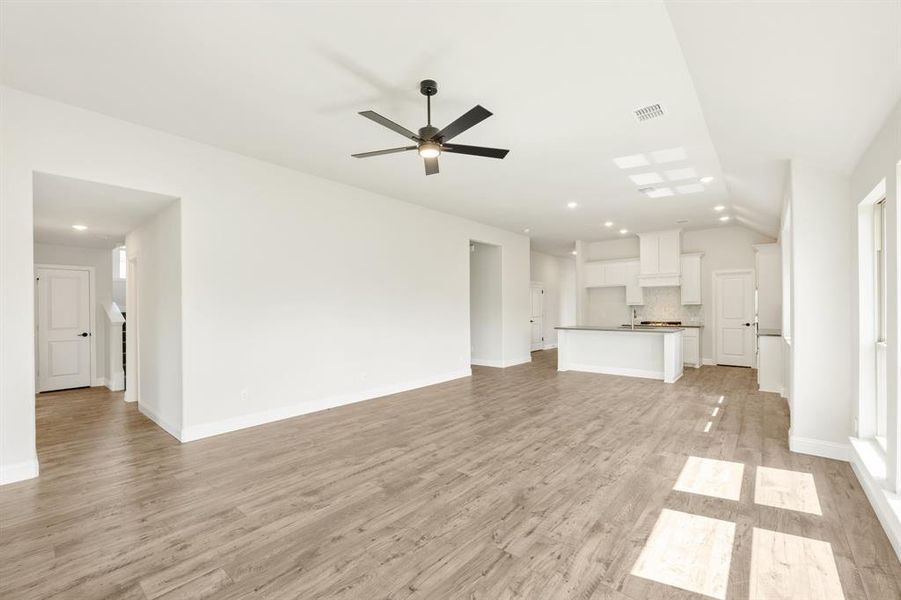 Spacious, unfurnished interior of a new home in Sable Creek, Sanger (Image 25). Spacious, unfurnished interior of a new home in Sable Creek, Sanger (Image 25).