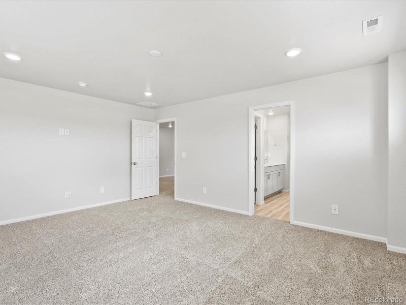 Spacious, unfurnished interior of a new home in Ridgeline Vista: The Canyon Collection, Brighton (Image 35).