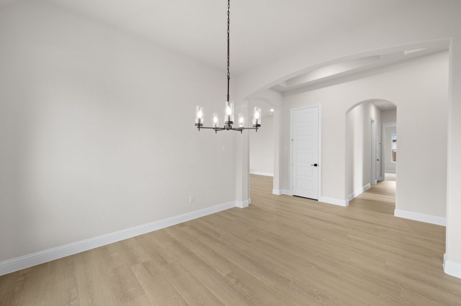 Spacious, unfurnished interior of a new home in Myrtle Creek, Waxahachie (Image 17).