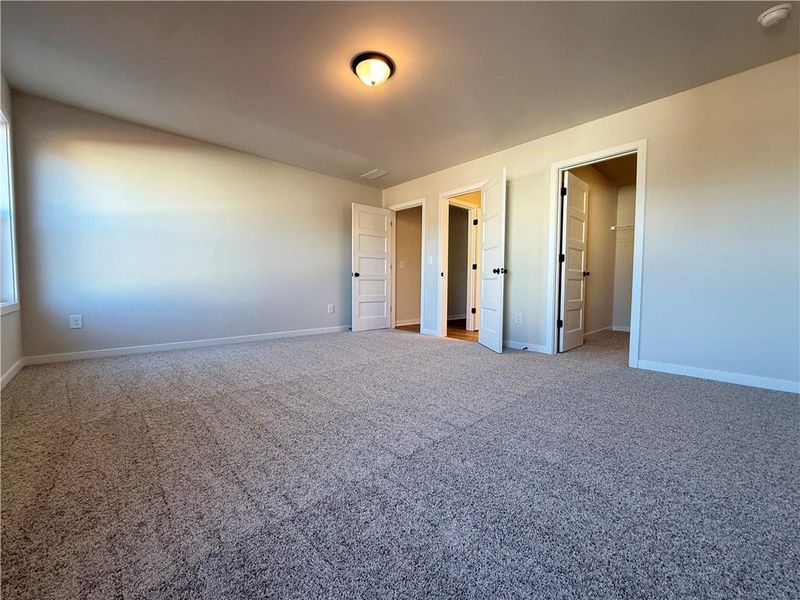 Spacious, unfurnished interior of a new home in Ponderosa Farms Manor, Gainesville (Image 35).