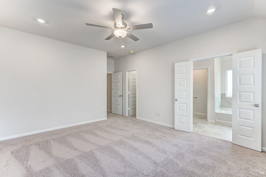 Spacious, unfurnished interior of a new home in Townsen Landing, Humble (Image 31).