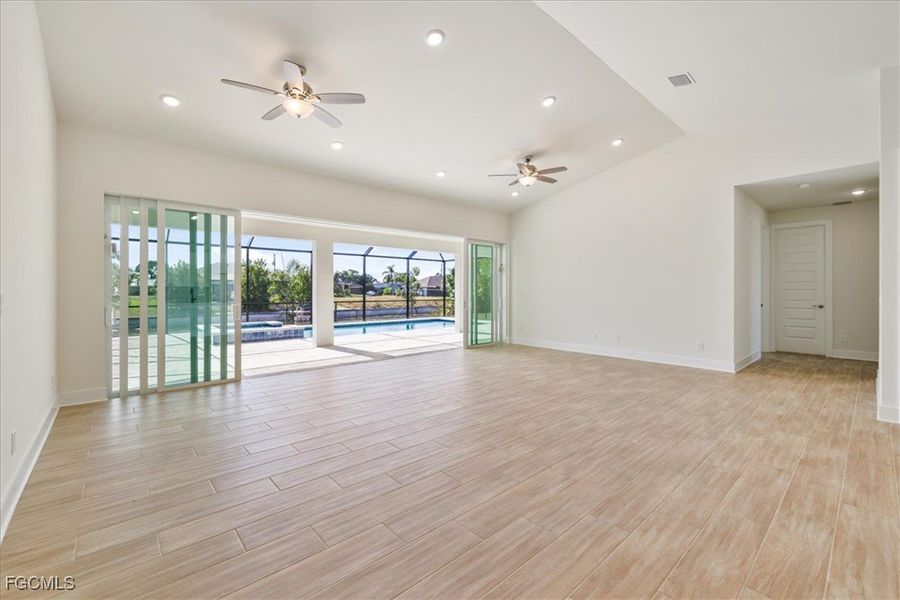 Spacious, unfurnished interior of a new home in Cape Coral, Cape Coral (Image 31).