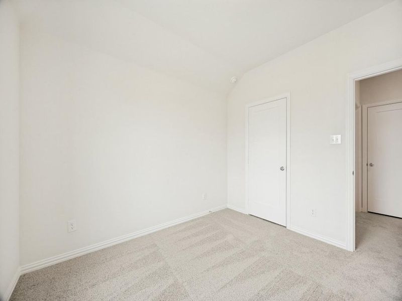 Spacious, unfurnished interior of a new home in Hanolley Hills, Sherman (Image 17).