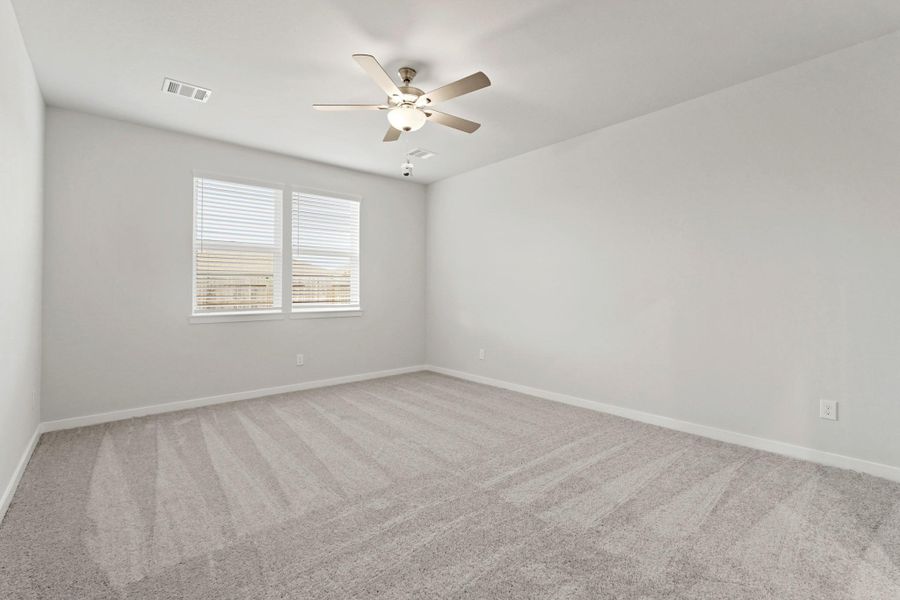 Spacious, unfurnished interior of a new home in Lago Mar, Texas City (Image 20).