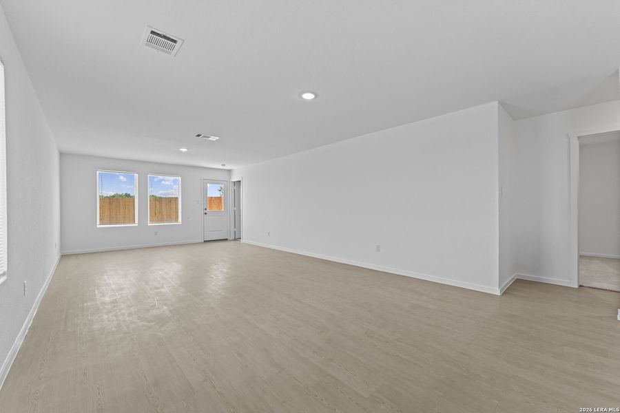 Spacious, unfurnished interior of a new home in Guadalupe Ridge, New Braunfels (Image 17).