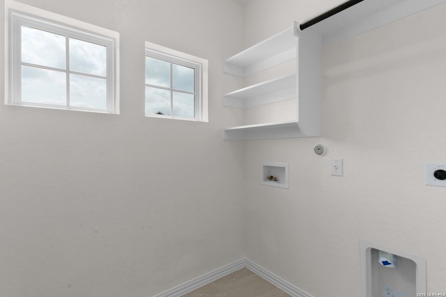 Spacious, unfurnished interior of a new home in Casinas at Gruene, New Braunfels (Image 11).