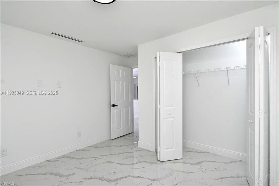 Spacious, unfurnished interior of a new home in , Lehigh Acres (Image 12).