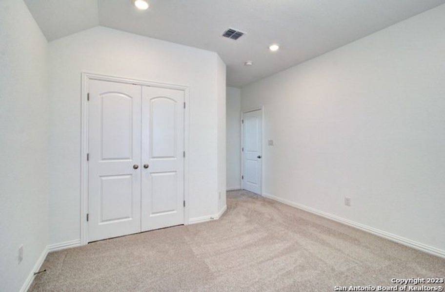 Spacious, unfurnished interior of a new home in Veramendi, New Braunfels (Image 26).