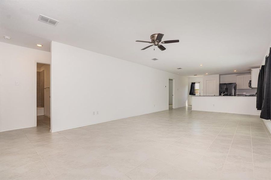 Spacious, unfurnished interior of a new home in , Princeton (Image 17).