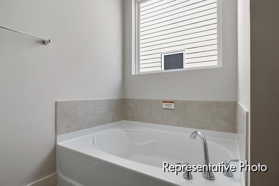 Close-up of interior finishes inside a home in , Ravenel (Image 9).