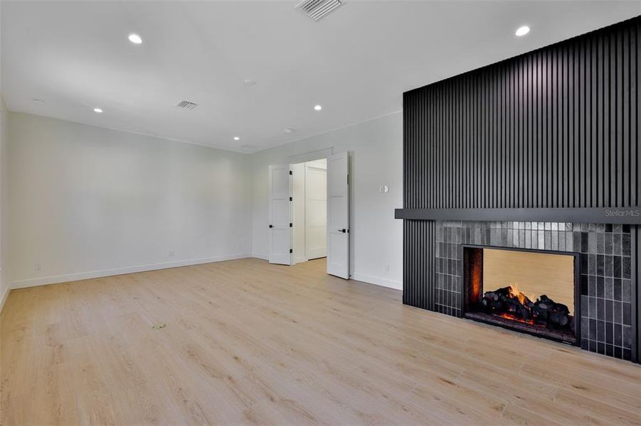 Spacious, unfurnished interior of a new home in , Tampa (Image 60).