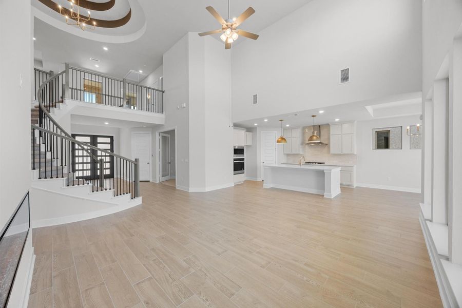 Representative image. Features, selections and colors may vary.