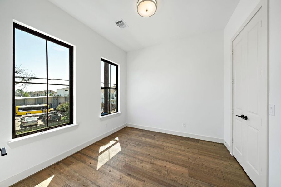 Spacious, unfurnished interior of a new home in Spring Valley Creek, Houston (Image 32).