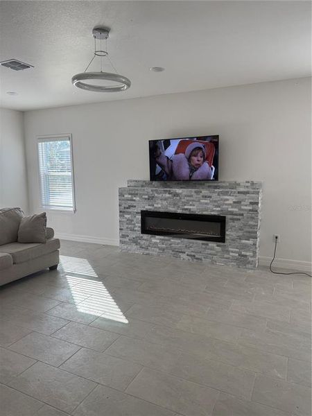 Spacious, unfurnished interior of a new home in , Port Charlotte (Image 11).