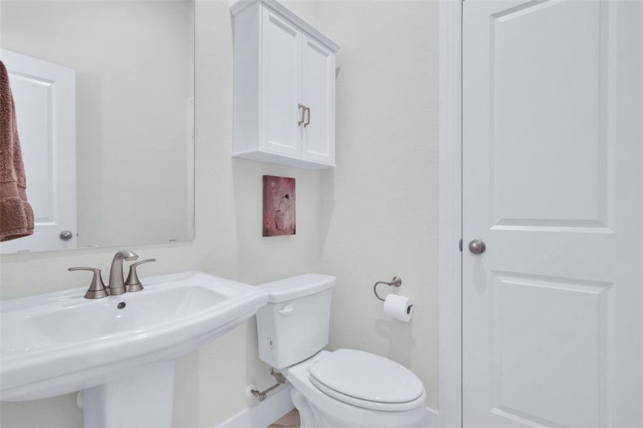 Furnished interior view inside a new home in , Sherman (Image 21).