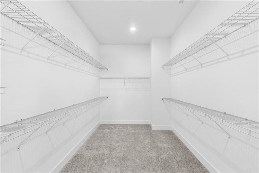Spacious, unfurnished interior of a new home in , Gainesville (Image 14).