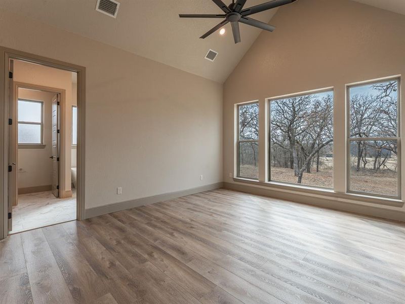 Spacious, unfurnished interior of a new home in , Paradise (Image 20).