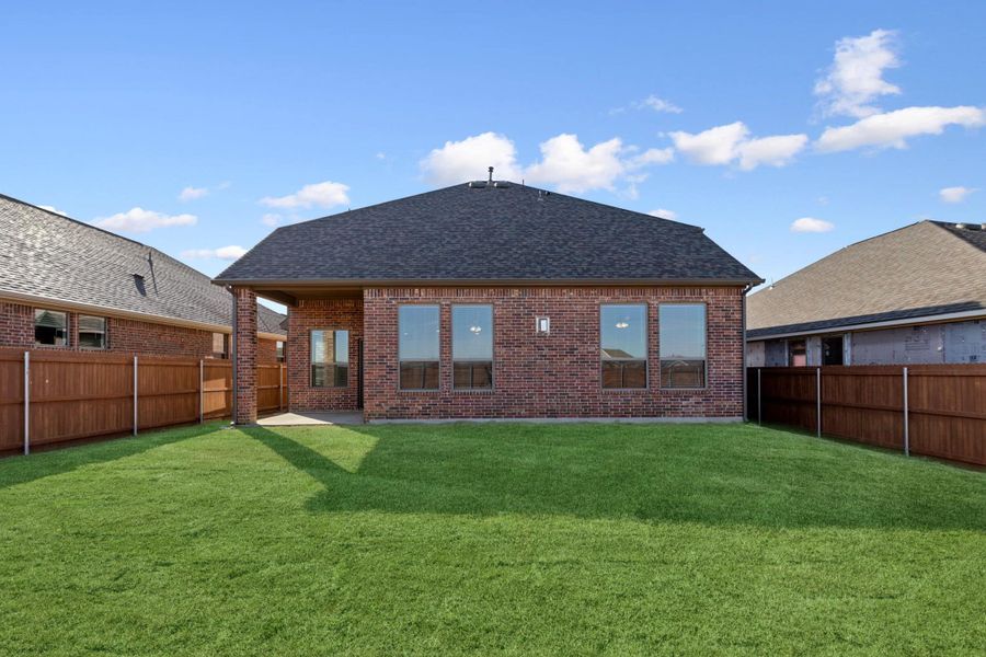 Front exterior of a new home in Las Lomas, Forney, TX, highlighting curb appeal (Image 20). Front exterior of a new home in Las Lomas, Forney, TX, highlighting curb appeal (Image 20).