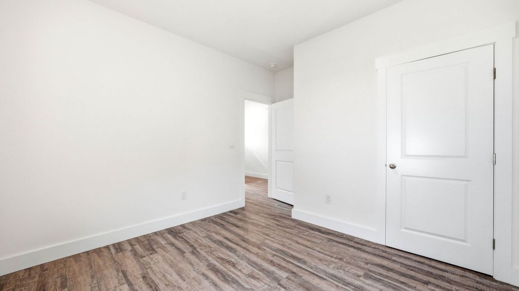 Spacious, unfurnished interior of a new home in Saint Andrews Garth, Kingsport (Image 14).