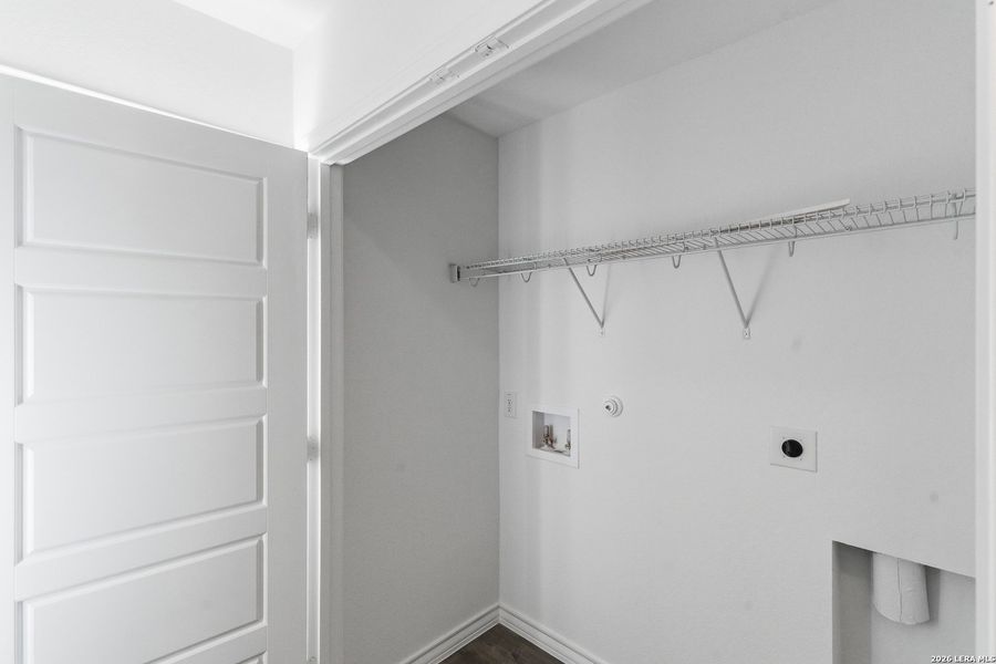 Spacious, unfurnished interior of a new home in Cinco Lakes, San Antonio (Image 12).