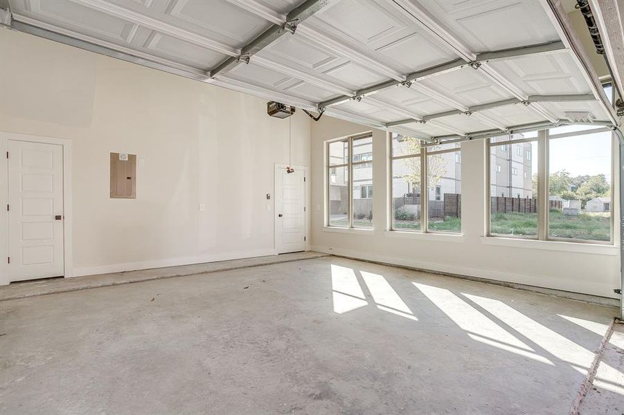 Conveniently located minutes from TCU, TAMU Law School, and the UNT Health Science Center. Conveniently located minutes from TCU, TAMU Law School, and the UNT Health Science Center.