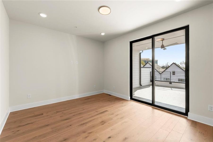 Spacious, unfurnished interior of a new home in , Alpharetta (Image 52).