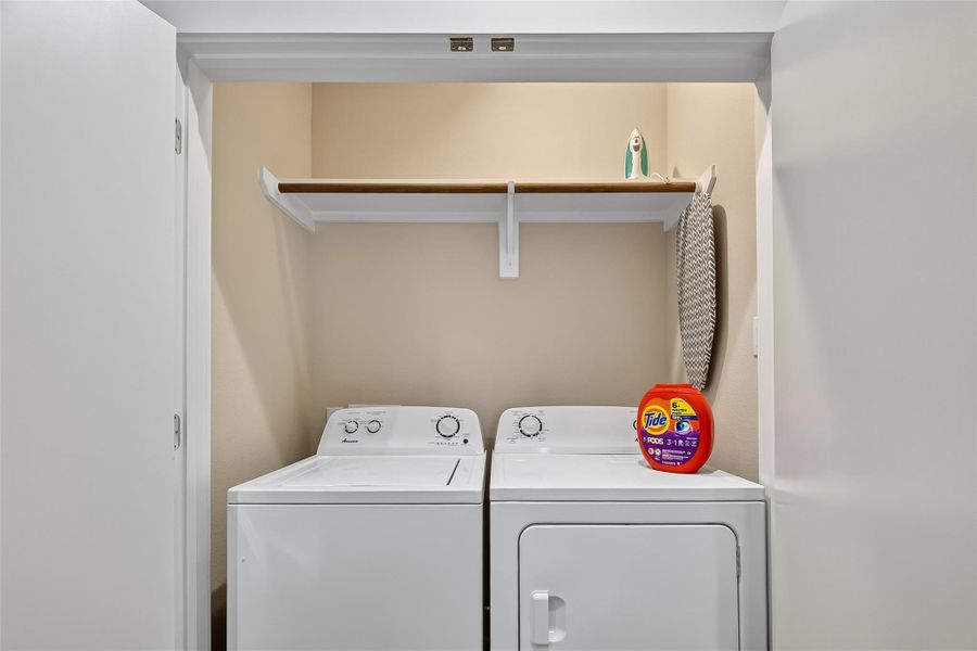 Close-up of interior finishes inside a home in Scranton Estates, Houston (Image 20).