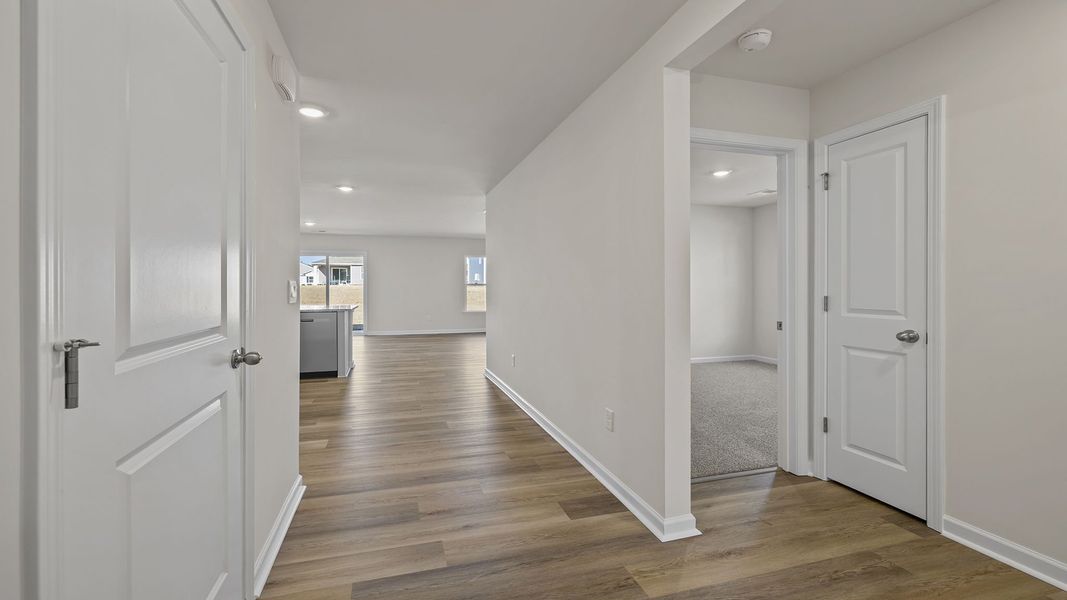 Spacious, unfurnished interior of a new home in Cedar Gap, Fountain Inn (Image 11).