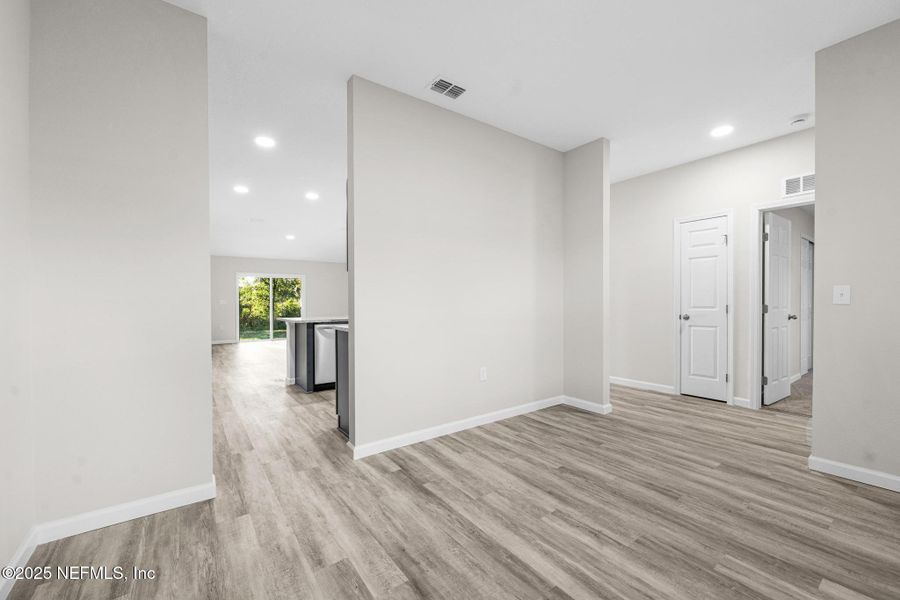 Spacious, unfurnished interior of a new home in , Jacksonville (Image 24).