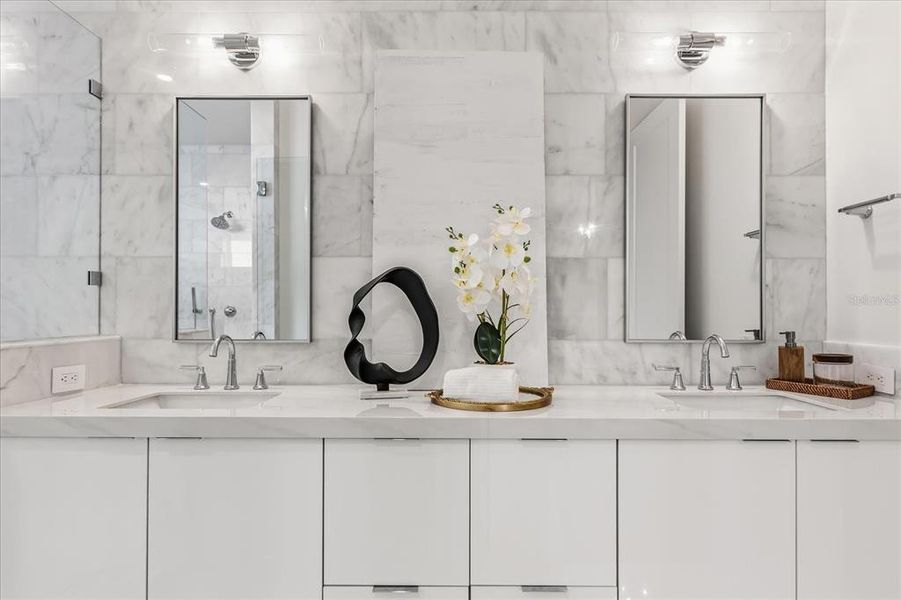 Furnished interior view inside a new home in , Orlando (Image 10).