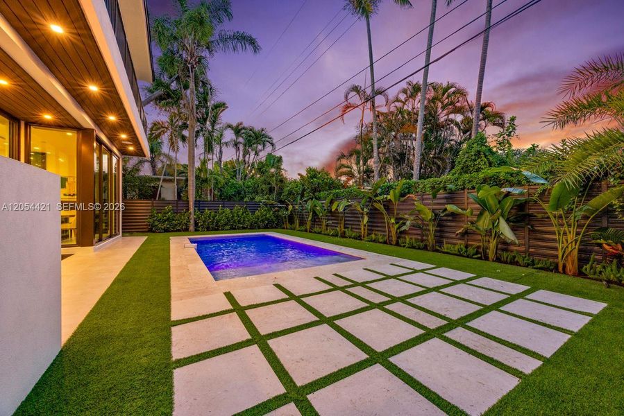 Exterior details and patio area of a home in , Miami (Image 33).