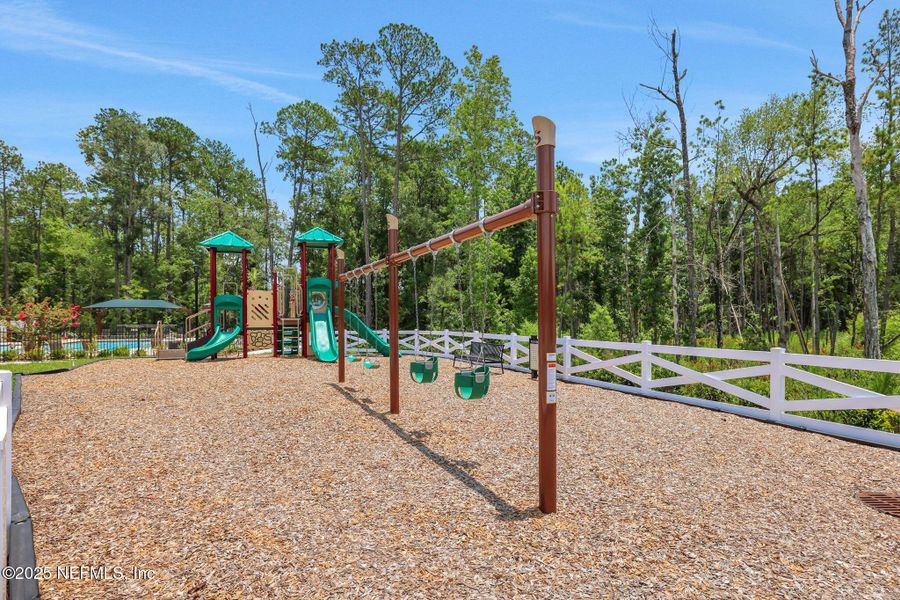 Community amenities in Jennings Farm, Middleburg (Image 21).