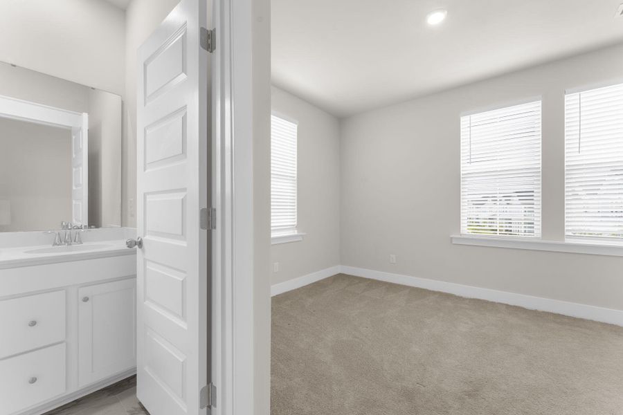 Spacious, unfurnished interior of a new home in Carnes Crossroads, Summerville (Image 42).