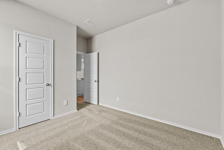 Spacious, unfurnished interior of a new home in Orchard Village, Fort Worth (Image 19).