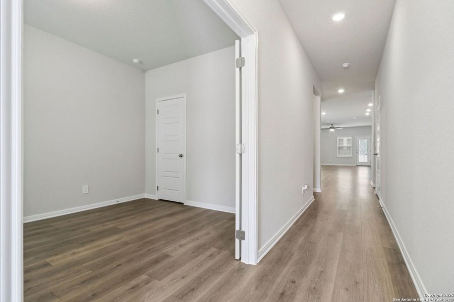 Spacious, unfurnished interior of a new home in Royal Crest, San Antonio (Image 20). Spacious, unfurnished interior of a new home in Royal Crest, San Antonio (Image 20).