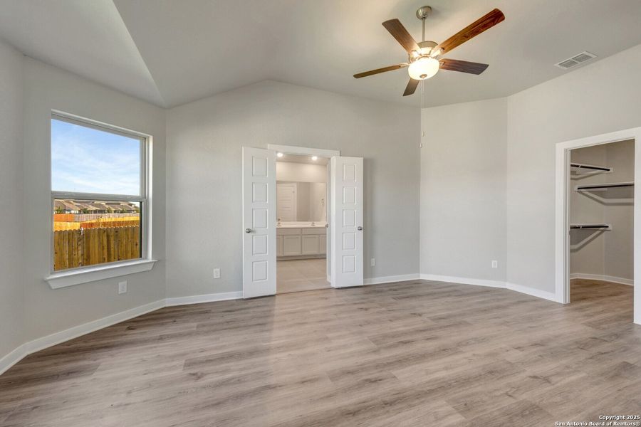 Spacious, unfurnished interior of a new home in Winding Brook, San Antonio (Image 22).